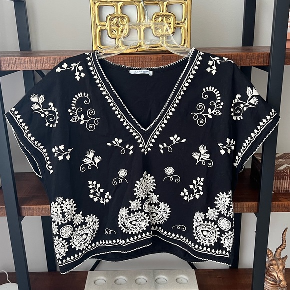 Zara Tops - Zara Trafaluc boho floral black and white top - women's size M